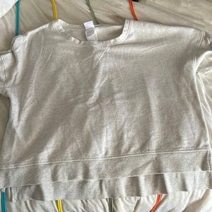 Comfy and soft short sleeve sweatshirt